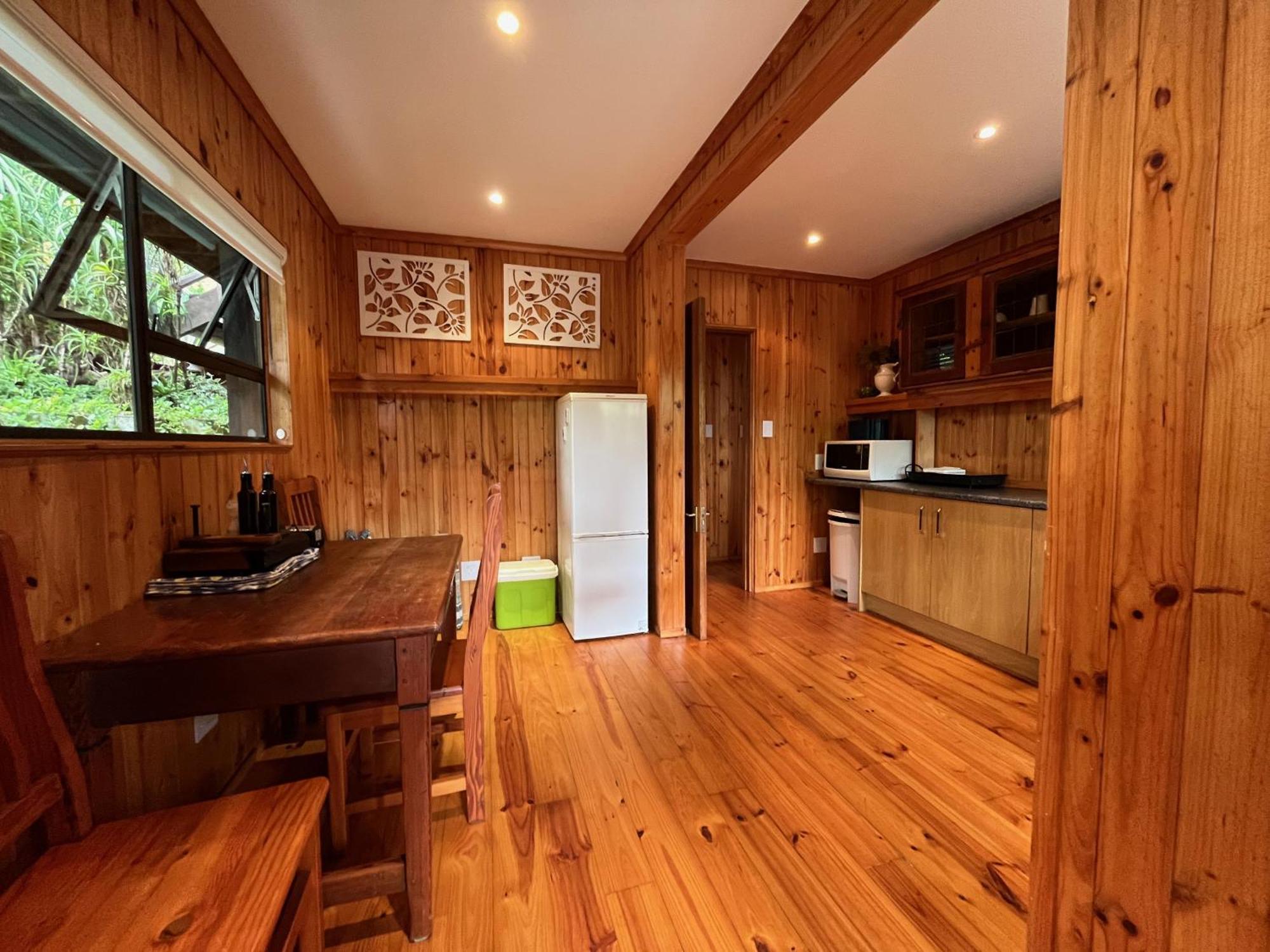 Peaceful Guest Suite With Balcony Views And Garden Setting Brenton-on-Sea Bagian luar foto