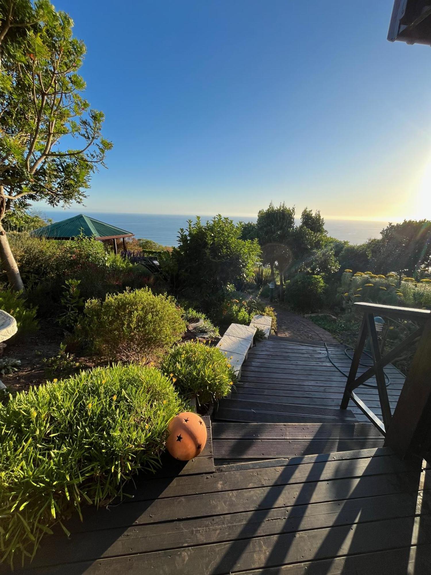 Peaceful Guest Suite With Balcony Views And Garden Setting Brenton-on-Sea Bagian luar foto