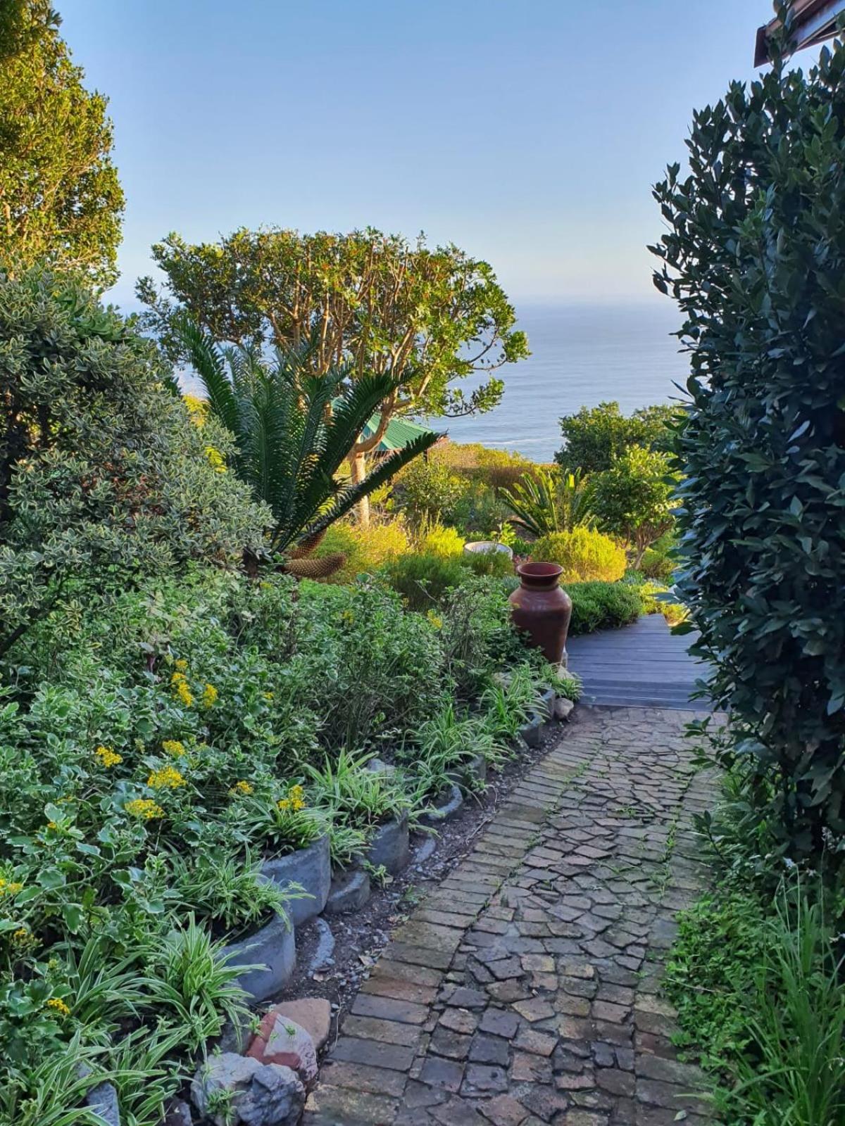 Peaceful Guest Suite With Balcony Views And Garden Setting Brenton-on-Sea Bagian luar foto