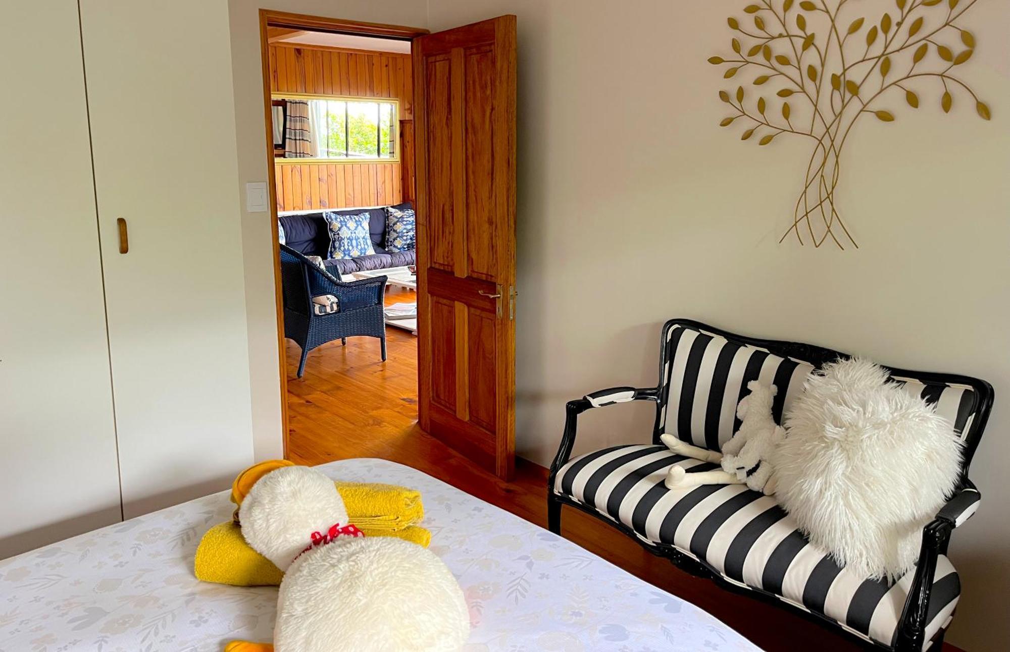 Peaceful Guest Suite With Balcony Views And Garden Setting Brenton-on-Sea Bagian luar foto