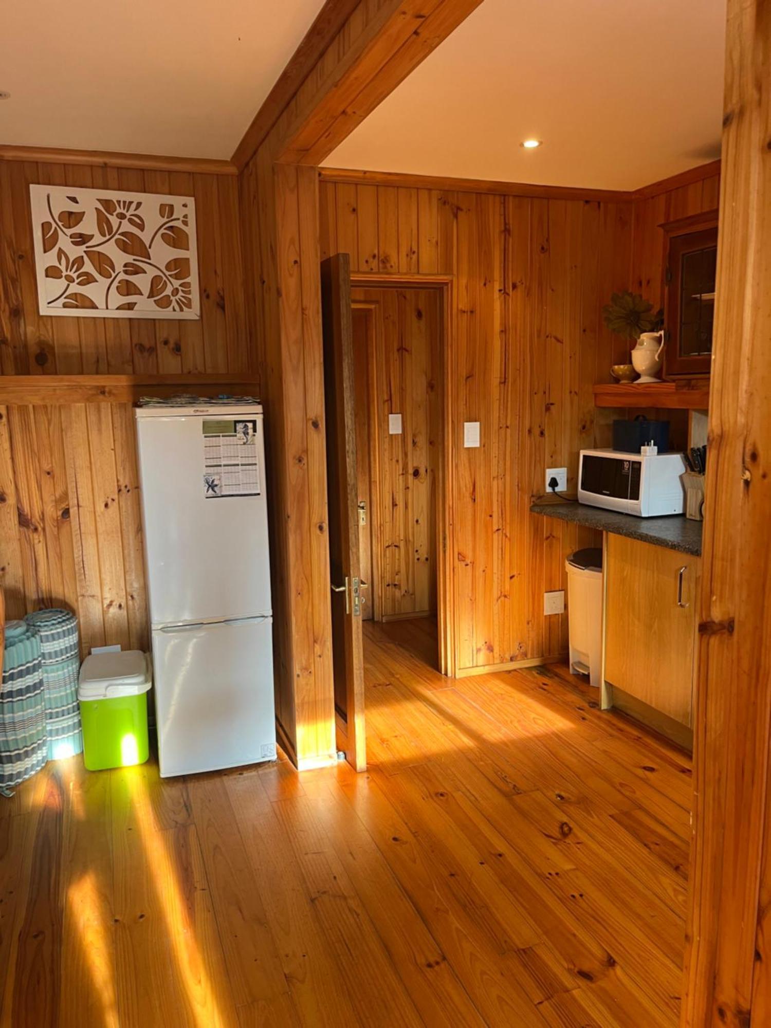 Peaceful Guest Suite With Balcony Views And Garden Setting Brenton-on-Sea Bagian luar foto