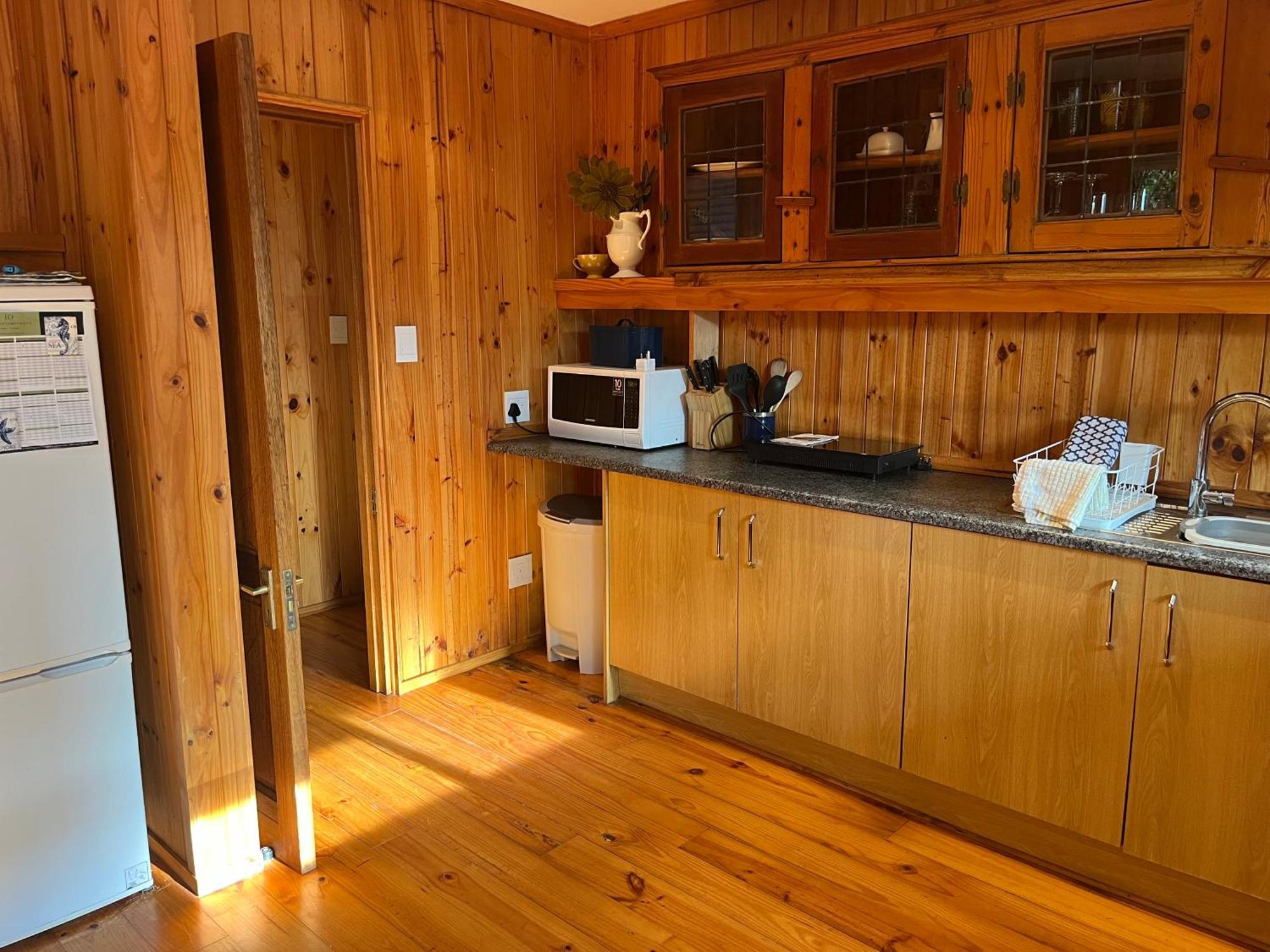 Peaceful Guest Suite With Balcony Views And Garden Setting Brenton-on-Sea Bagian luar foto